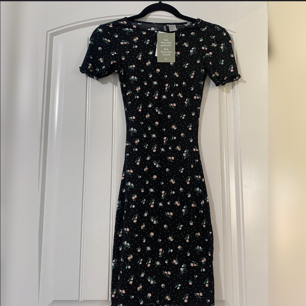 H&M XXS Fitted Flower dress - NWT